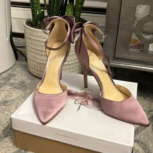 Beautiful, worn once, lavender heels. Great bow detail on the back.